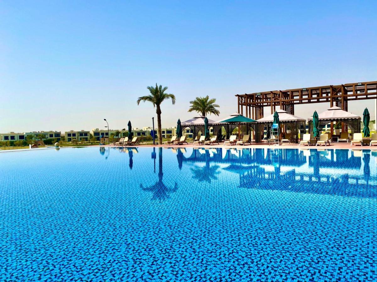 Retaj Salwa Resort & Spa Dauhá Exteriér fotografie The swimming pool at the clubhouse