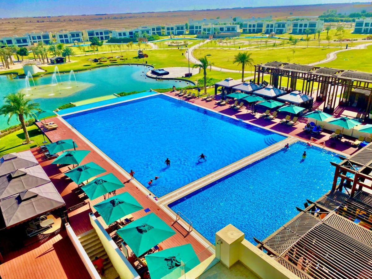 Retaj Salwa Resort & Spa Dauhá Exteriér fotografie The pool at the Al-Jazair Resort