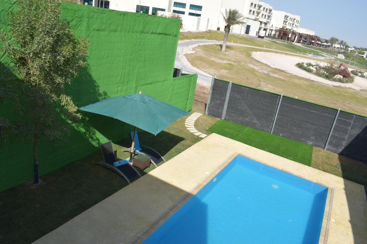 Retaj Salwa Resort & Spa Dauhá Exteriér fotografie Swimming pool at the University of Batna