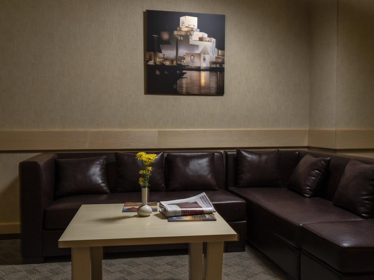 Retaj Salwa Resort & Spa Dauhá Exteriér fotografie A lounge at the airport