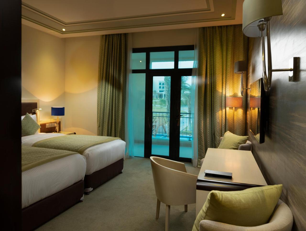 Retaj Salwa Resort & Spa Dauhá Exteriér fotografie A room at the hotel