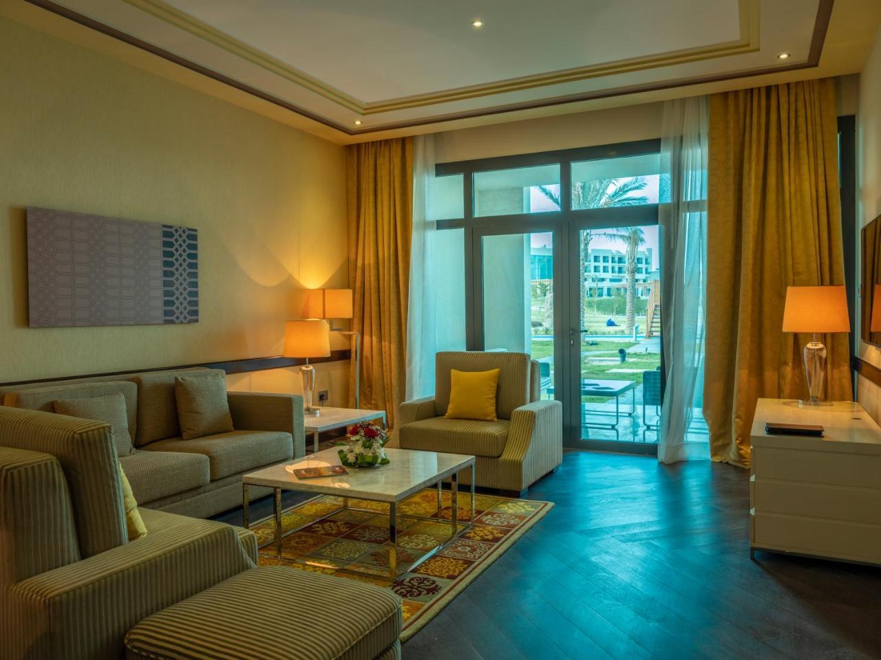 Retaj Salwa Resort & Spa Dauhá Exteriér fotografie A living room at the hotel