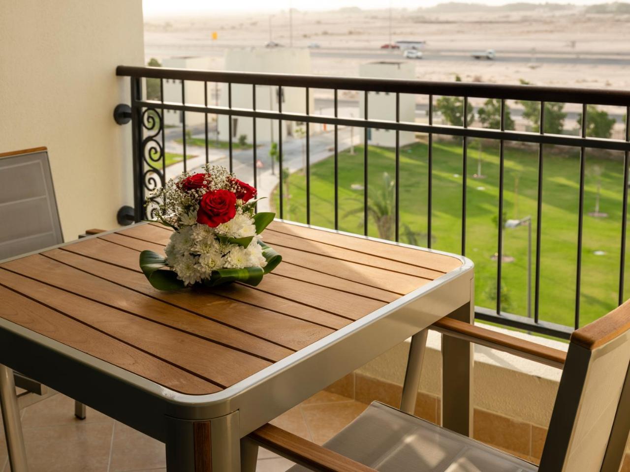 Retaj Salwa Resort & Spa Dauhá Exteriér fotografie A balcony